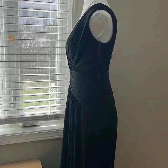 ❤️Host Picks❤️[XS]BCBGMAXAzria Black Moroccan  Draped Jersey V Gown Maxi Dress. - Picture 4 of 14